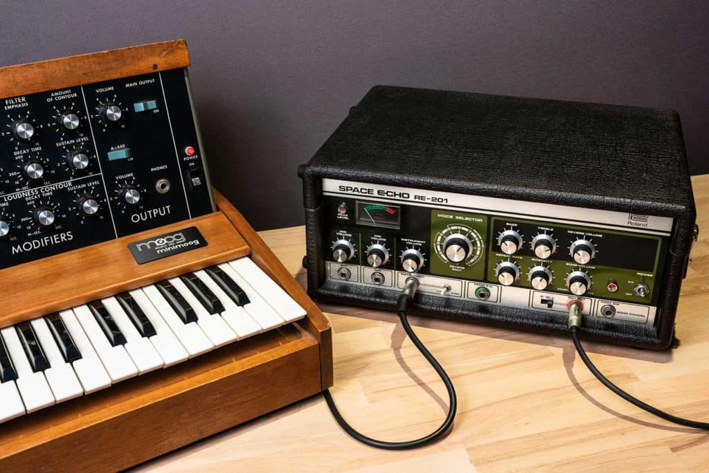 T-RackS® Space Delay Plug-in - Iconic Tape Delay Unit Emulation 5 img roland moog@2x