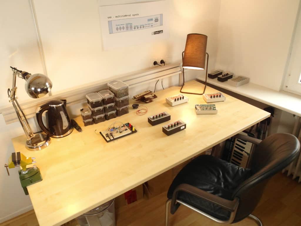 Töörö - Hybrid Polyphonic Supersynth 13 lab assembly