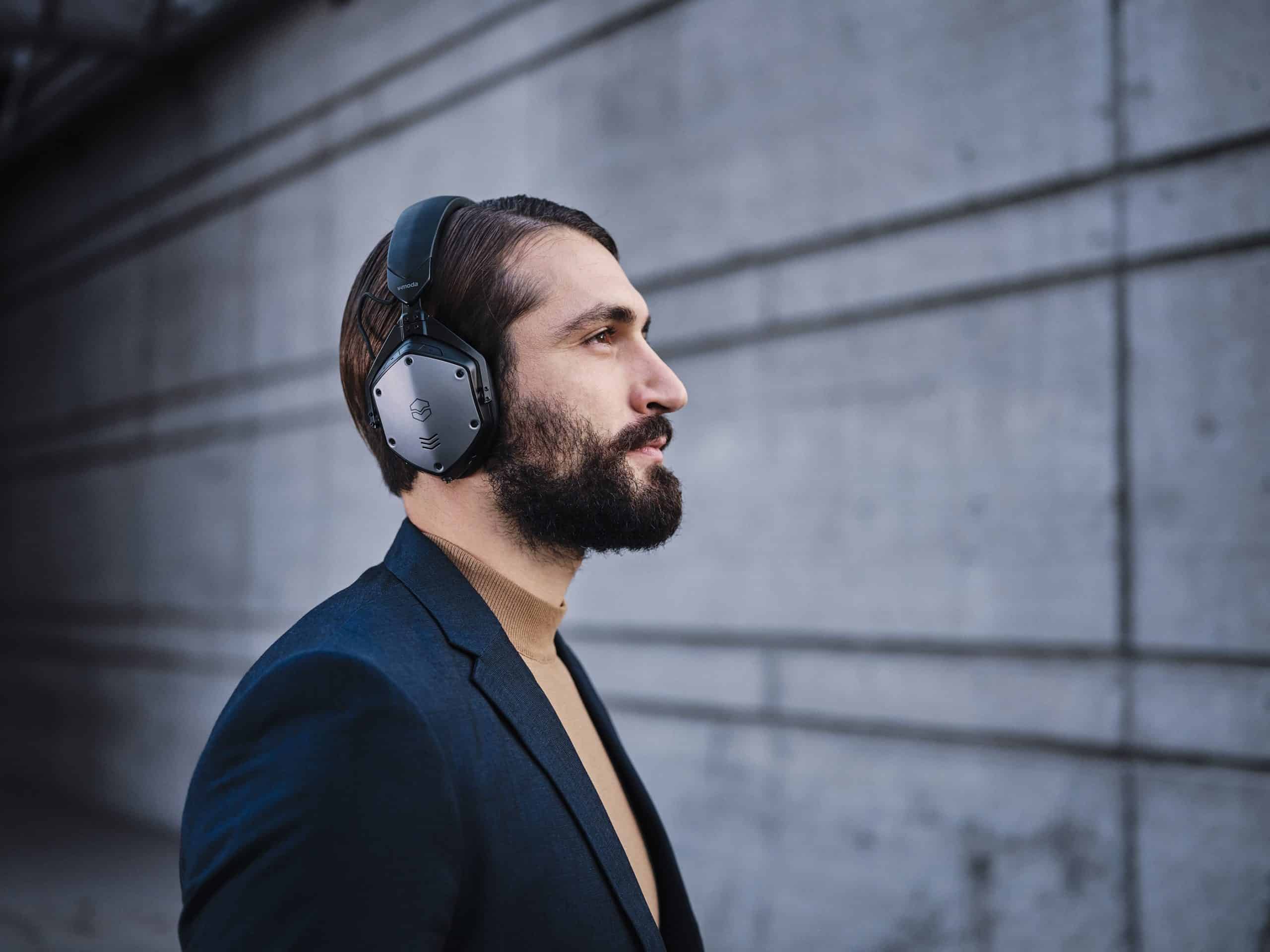 V-MODA New Headphone - M-200 ANC Combines Active Noise Cancellation with In-App Sound Control 31 M 200 ANC Lifestyle Portrait scaled