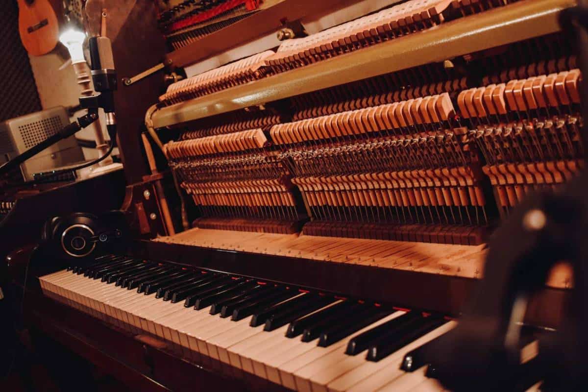 Muletone Audio's New Upright Piano 31 Upright Rec Session 1200x800 1