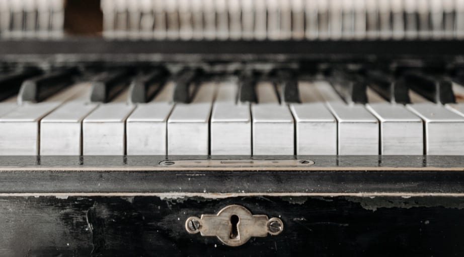 Intelligent Key Detection: Mixed In Key Live Software Launch with KSHMR 75 Black and White Piano Keys
