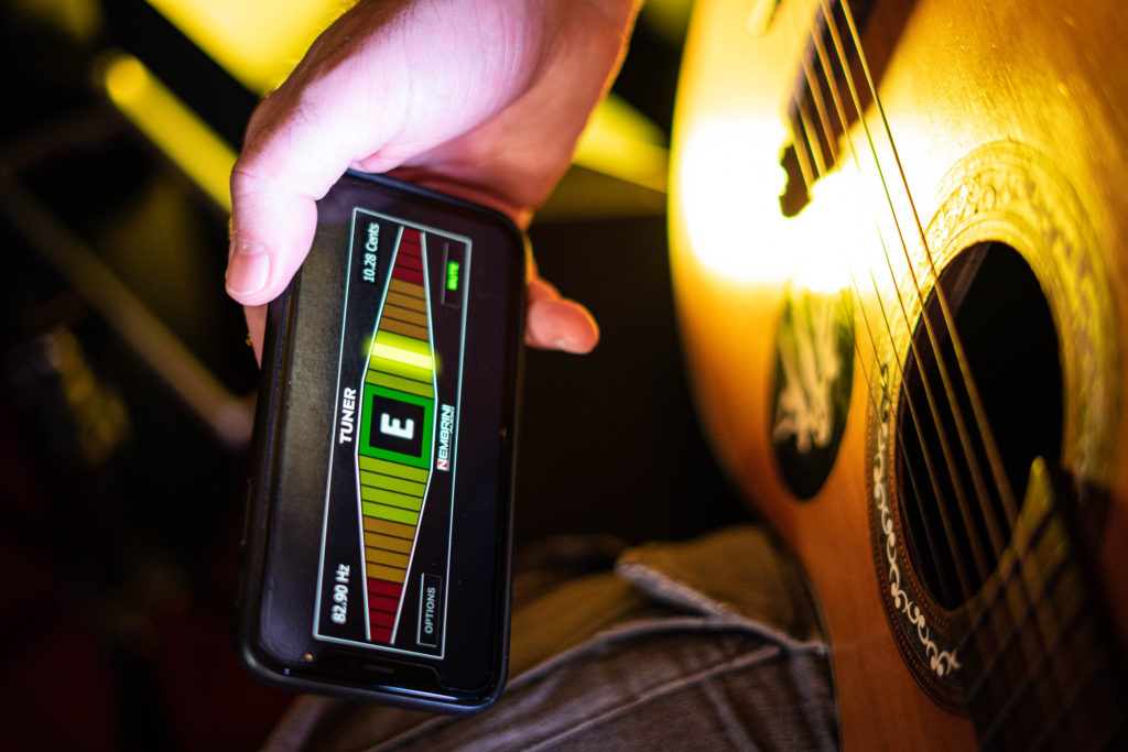 Nembrini Audio Chromatic Tuner Plugin – FREE accurate tuner tool with a big bright LED display guitar with iOs App