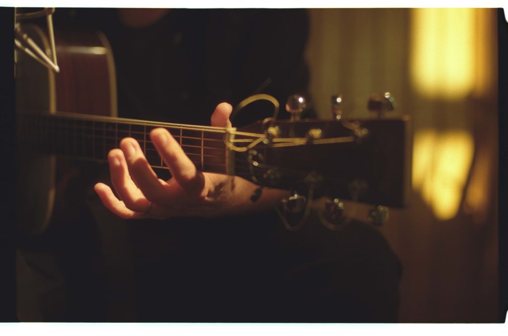Review of FINK - SIGNATURES: A Definitive Acoustic Guitar Toolkit with Signature Sound 8 Review of FINK SIGNATURES A Definitive Acoustic Guitar Toolkit with Signature Sound Fink JRS Studio Selection 31
