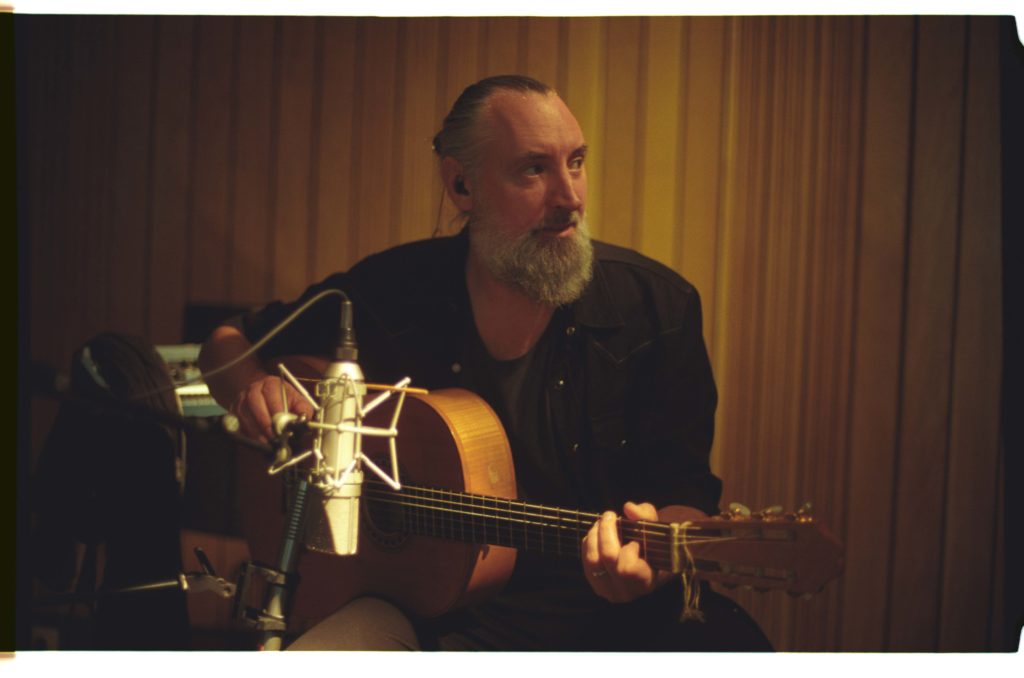 Review of FINK - SIGNATURES: A Definitive Acoustic Guitar Toolkit with Signature Sound 4 Review of FINK SIGNATURES A Definitive Acoustic Guitar Toolkit with Signature Sound Fink JRS Studio Selection 6