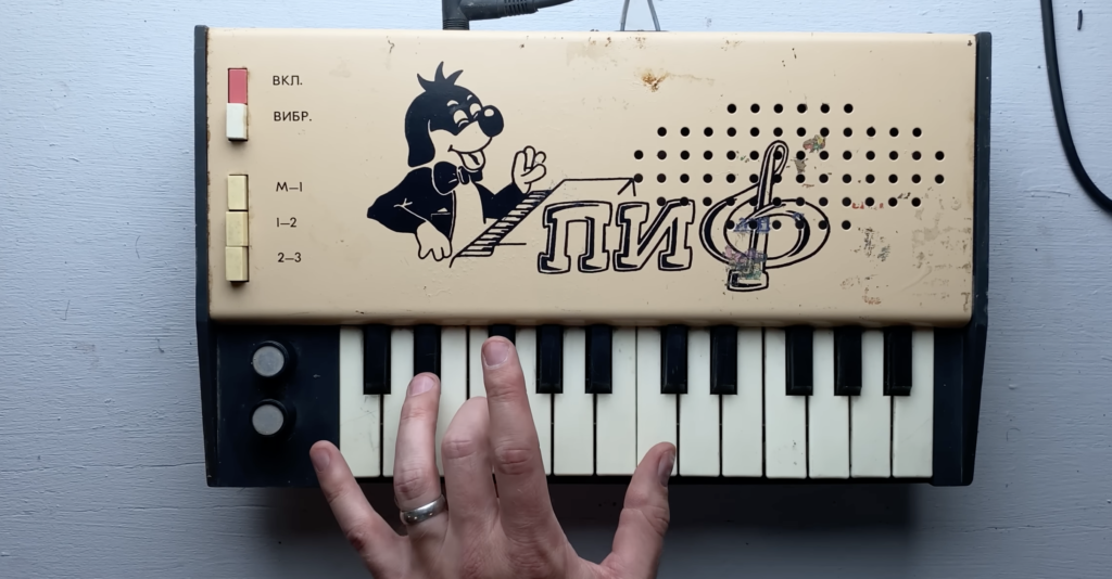 Soviet PIF Synth: A Cute Analog Synthesizer for Children 42 Soviet PIF Synth: A Cute Analog Synthesizer for Children