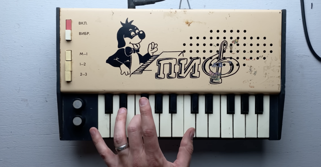 Soviet PIF Synth: A Cute Analog Synthesizer for Children